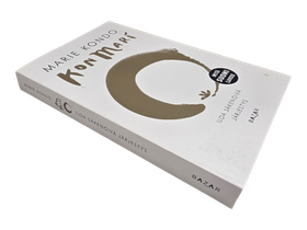 Kirja (Iloa säkenöivä järjestys - Marie Kondo)