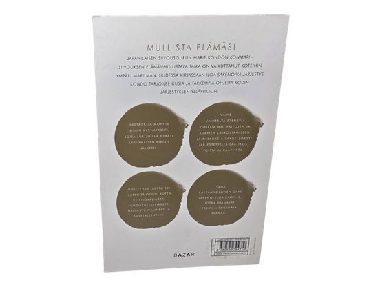 Kirja (Iloa säkenöivä järjestys - Marie Kondo)