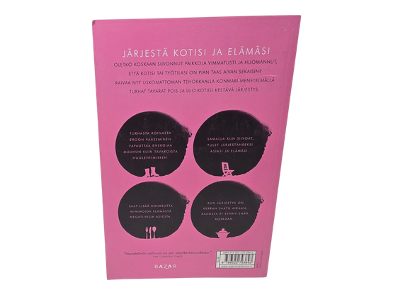 Kirja (Siivouksen elämänmullistava taika - Maarie Kondo)