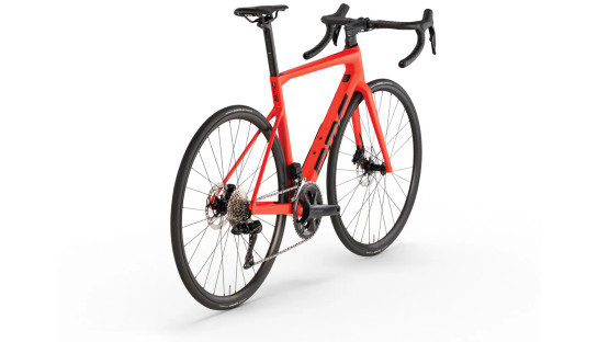 BMC Teammachine THREE uudella ohjaamolla