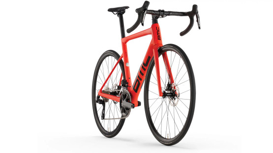 BMC Teammachine THREE uudella ohjaamolla
