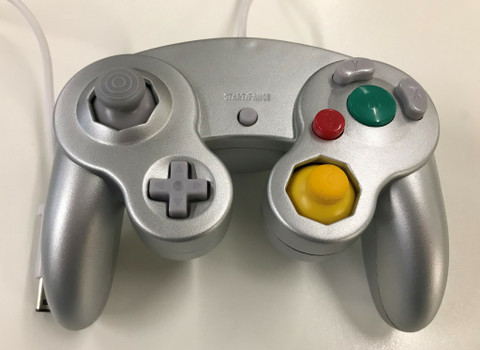 Tarvikeohjain Gamecube hopea
