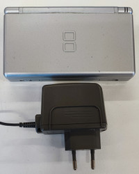 Nintendo DS Lite Metallic Silver + laturi