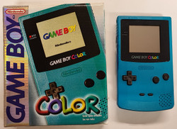 Game Boy Color konsoli myyntilaatikossa