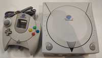 Sega Dreamcast PAL -konsoli myyntilaatikossa