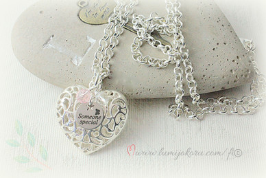 SYDÄNRIIPUS PITKÄSSÄ KETJUSSA