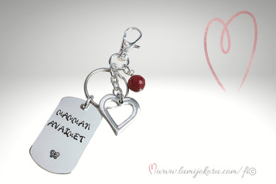 AVAIMENPERÄ OMALLA TEKSTILLÄ