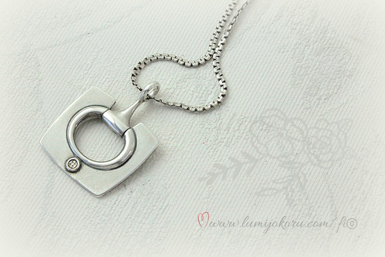 Kalevala Ratsumies kaulakoru