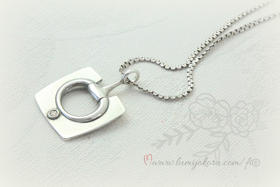 Kalevala Ratsumies kaulakoru