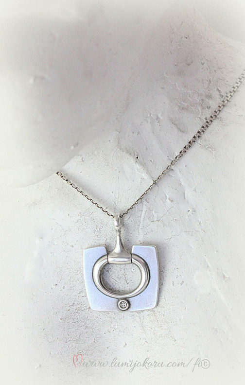 Kalevala Ratsumies kaulakoru