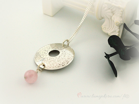 Hopeariipus ruusukvartsi