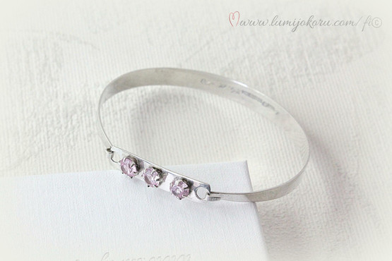 Hopeinen rannekoru v.1968