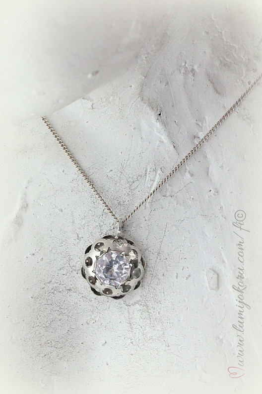 Vanha hopeinen korusarja