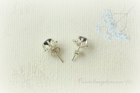 Lilakiviset tappikorvakorut hopeaa