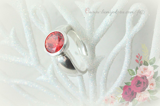 Kivisormus hopeaa 18mm