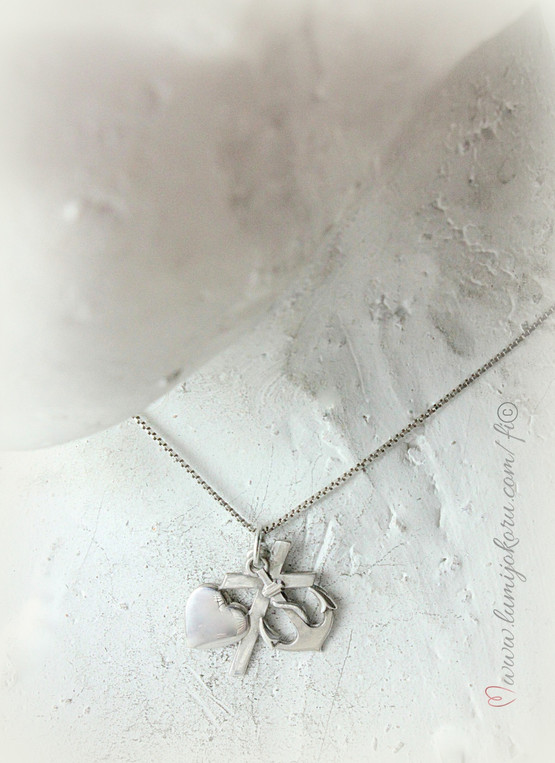 Hopeinen usko-toivo-rakkaus riipus