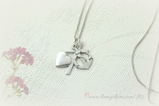 Hopeinen usko-toivo-rakkaus riipus