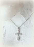 Ristiriipus hopeaa zirkoniat