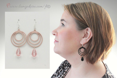 Riippuvat näyttävät korvakorut