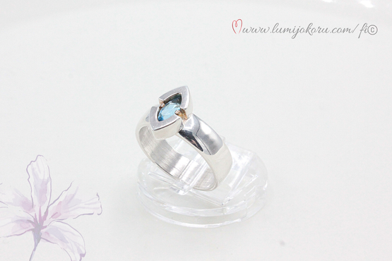 Saurum hopeasormus topaasilla 17mm