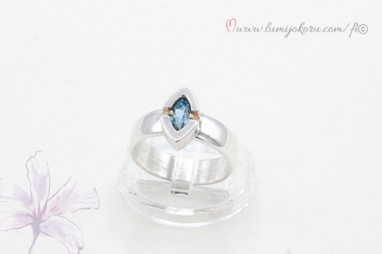 Saurum hopeasormus topaasilla 17mm