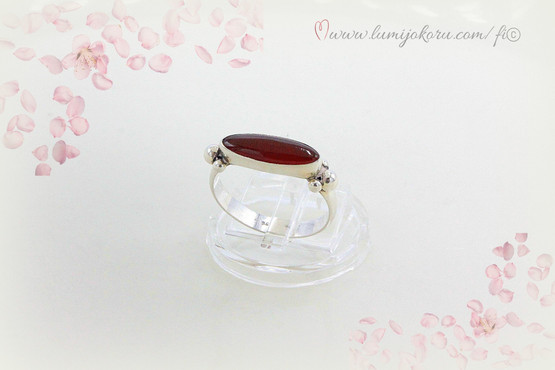 Punakivinen hopeasormus 18,75mm