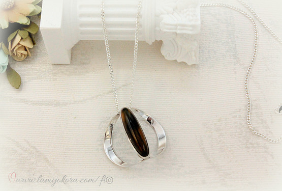 Tiikerinsilmäriipus hopeaa