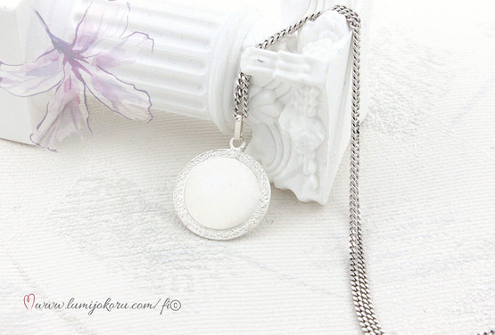 Laattakaulakoru hopeaa