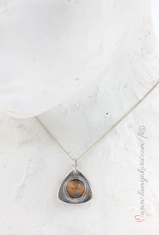 Elis Kauppi riipus tiikerinsilmä