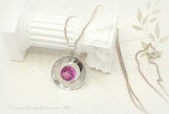 Salovaara riipus pinkillä kivellä