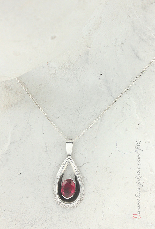 Punakinen hopeariipus