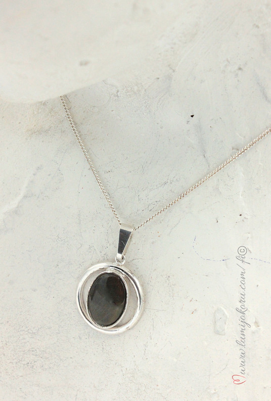 Hopeariipus spektroliitti