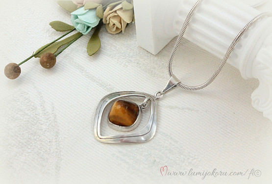 Hopeinen riipus tiikerinsilmä 