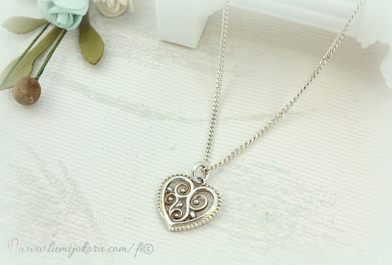 Lumoava Hertta riipus pieni