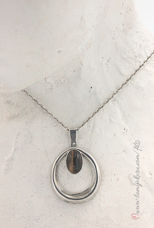 Tiikerinsilmäriipus hopeaa