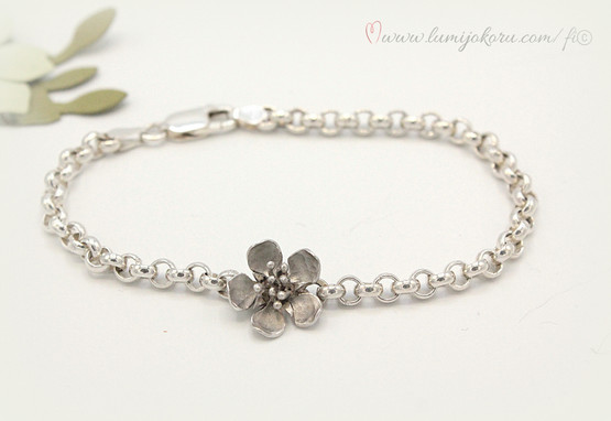 Kukkarannekoru hopeaa