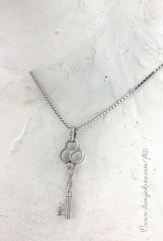 Lumoava Aarre kaulakoru