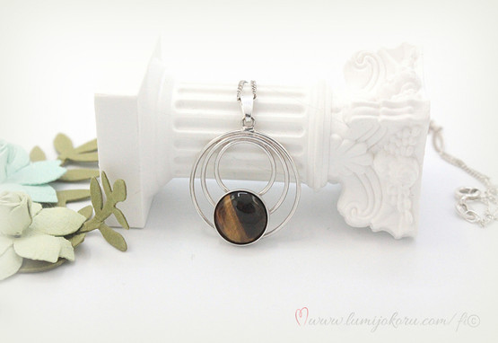 Tiikerinsilmäriipus hopeaa