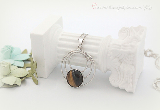 Tiikerinsilmäriipus hopeaa