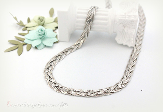 Punottu ketju hopeaa