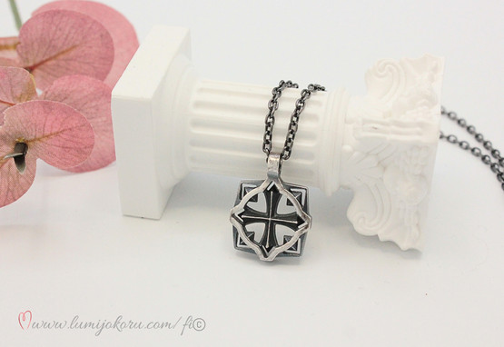 Lumoava Soturi kaulakoru