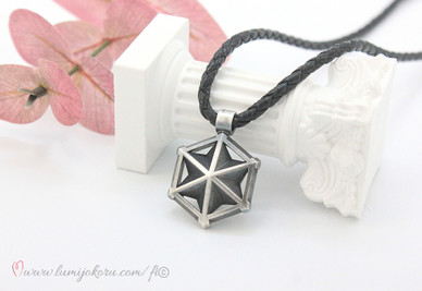 Lumoava Sankari kaulakoru