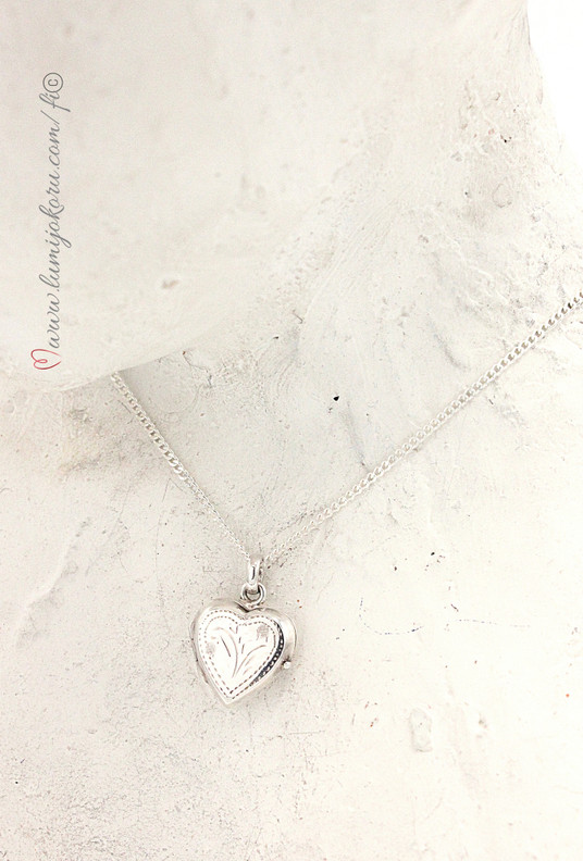 Sydänmedaljonki hopeaa