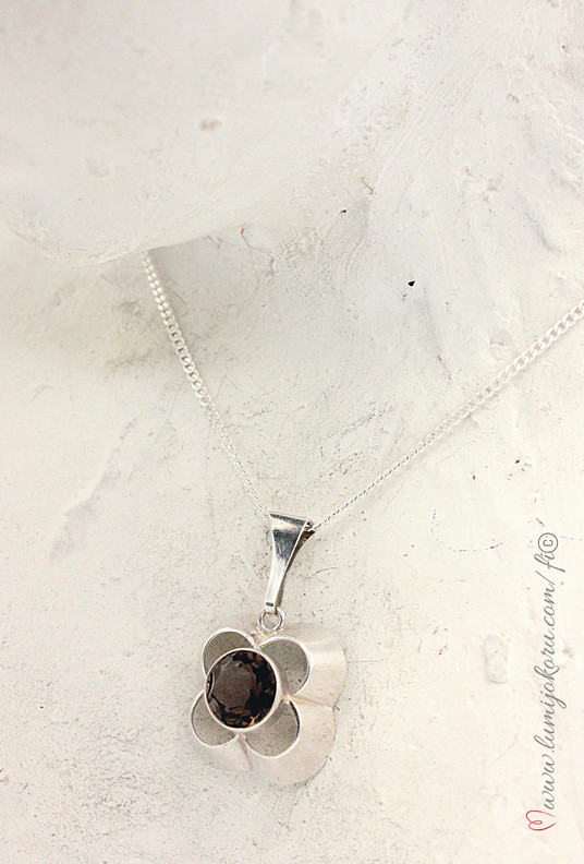 Salovaara riipus savukvartsilla