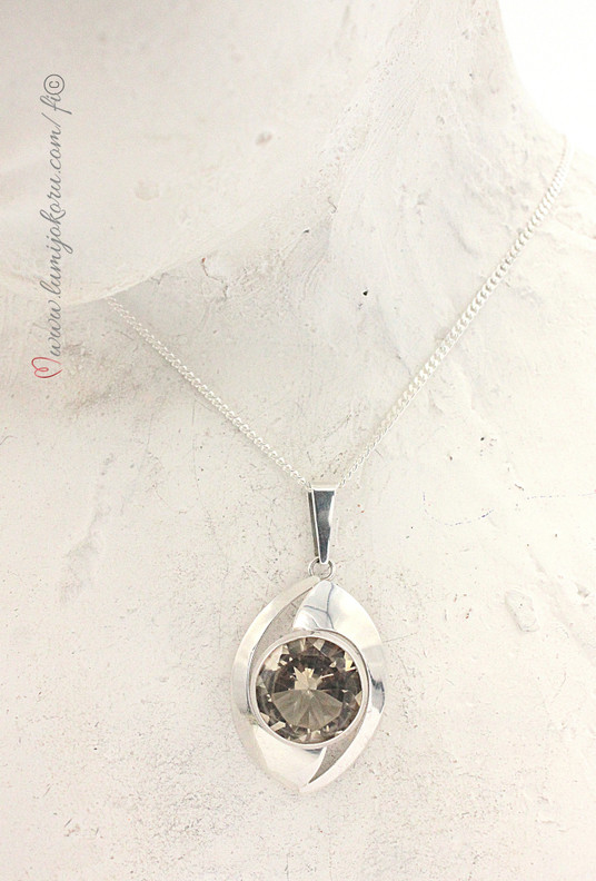 Salovaara riipus savukvartsilla