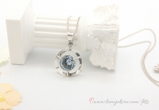 Salovaara riipus sinisellä kivellä