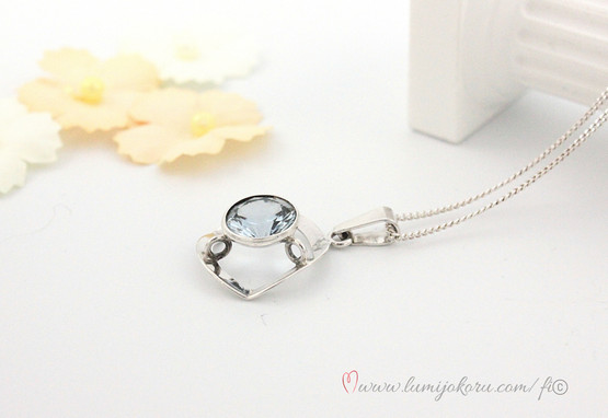 Salovaara riipus sinisellä kivellä