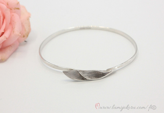 Valokoru rannekoru hopeaa