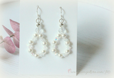 Riippuvat helmikorvakorut