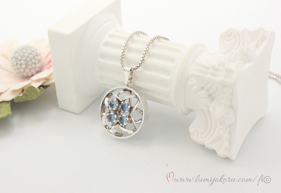 Salovaara riipus sinisillä kivillä